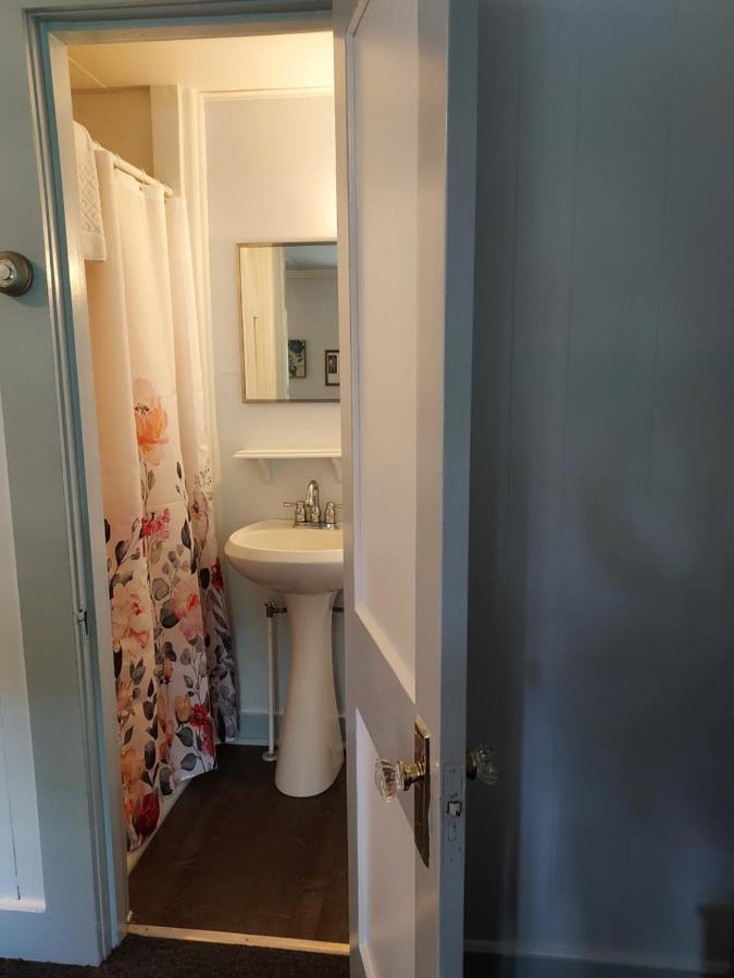 Serenity Motel Shaftsbury Extérieur photo