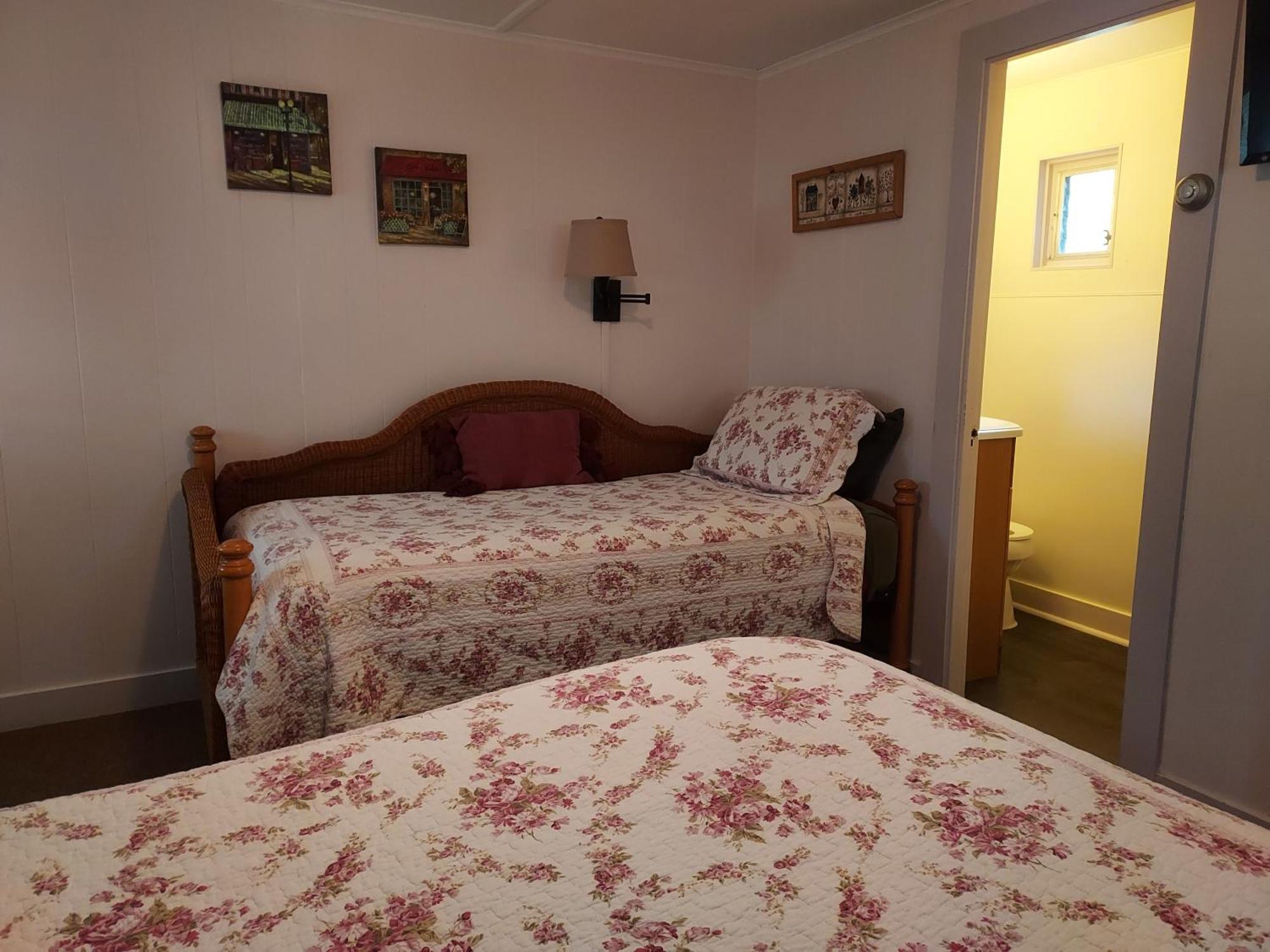 Serenity Motel Shaftsbury Extérieur photo