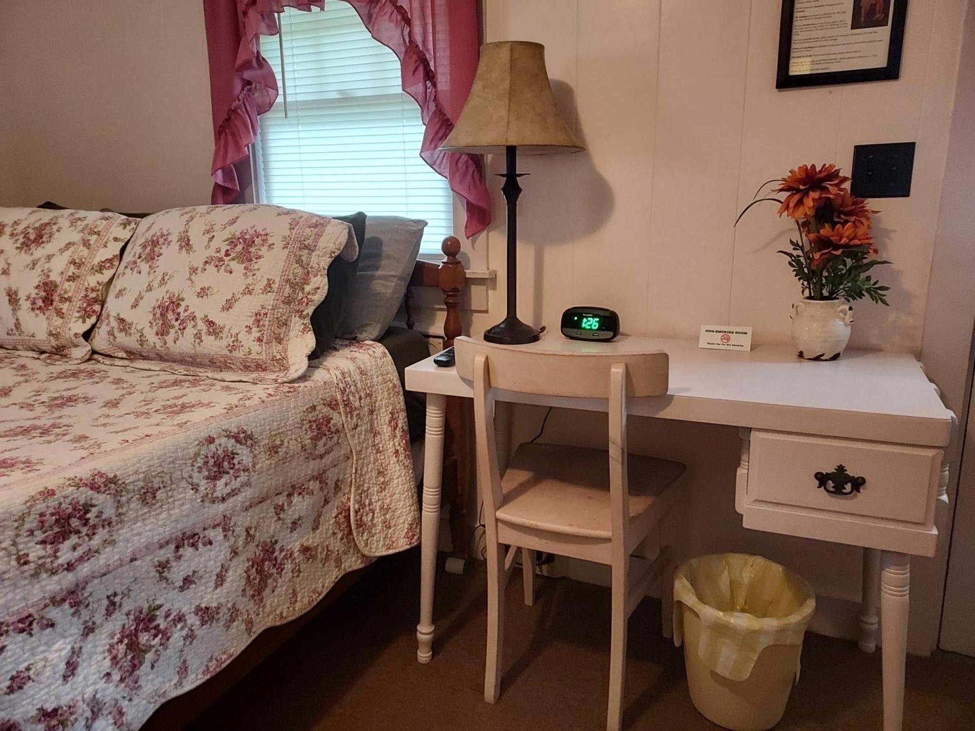 Serenity Motel Shaftsbury Extérieur photo