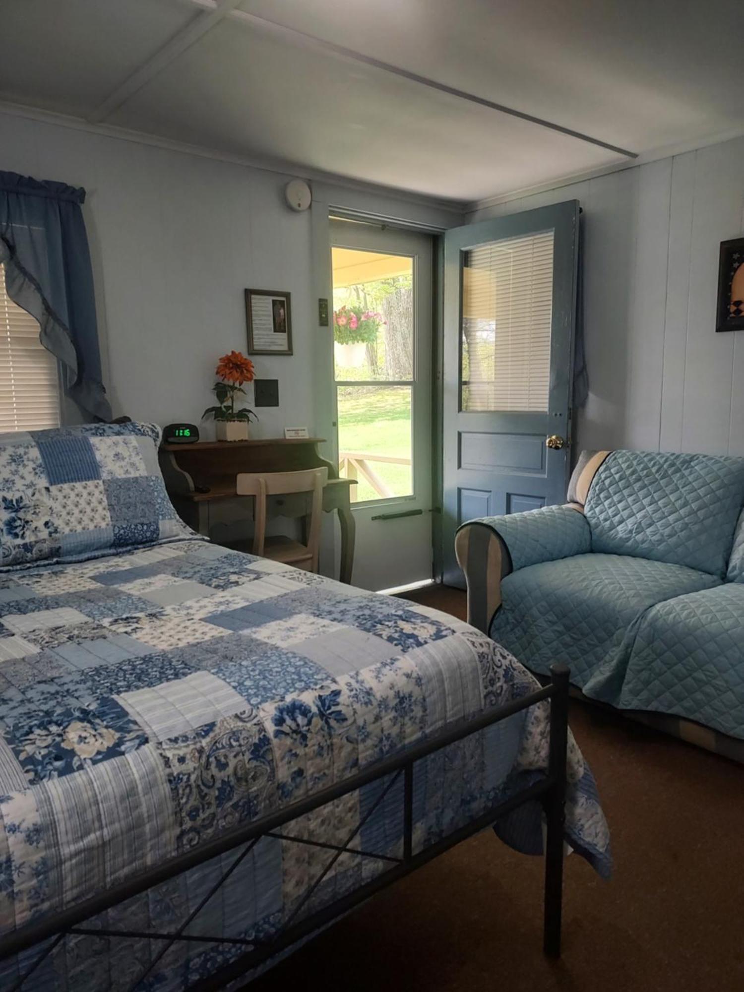 Serenity Motel Shaftsbury Extérieur photo