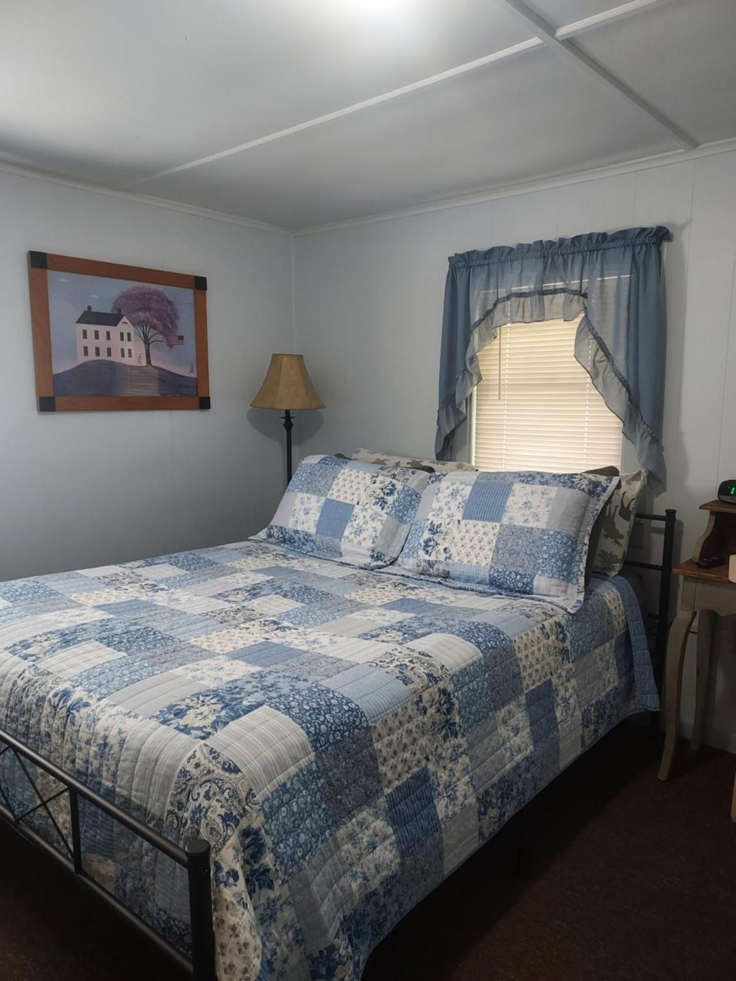 Serenity Motel Shaftsbury Extérieur photo