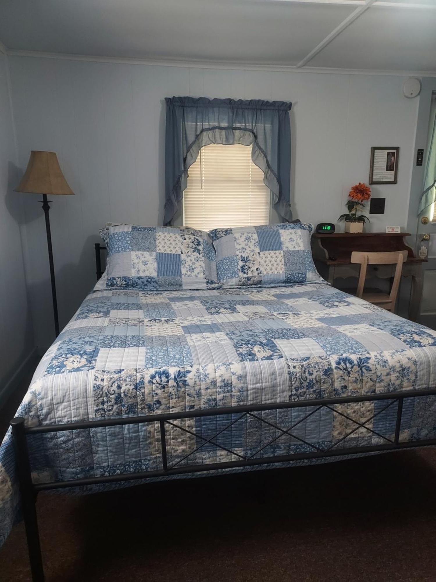 Serenity Motel Shaftsbury Extérieur photo