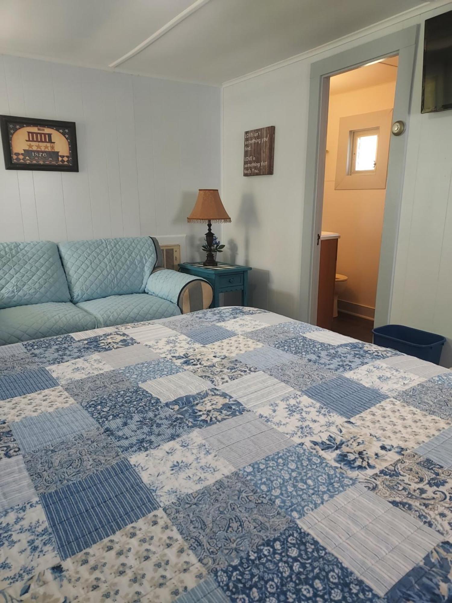 Serenity Motel Shaftsbury Extérieur photo