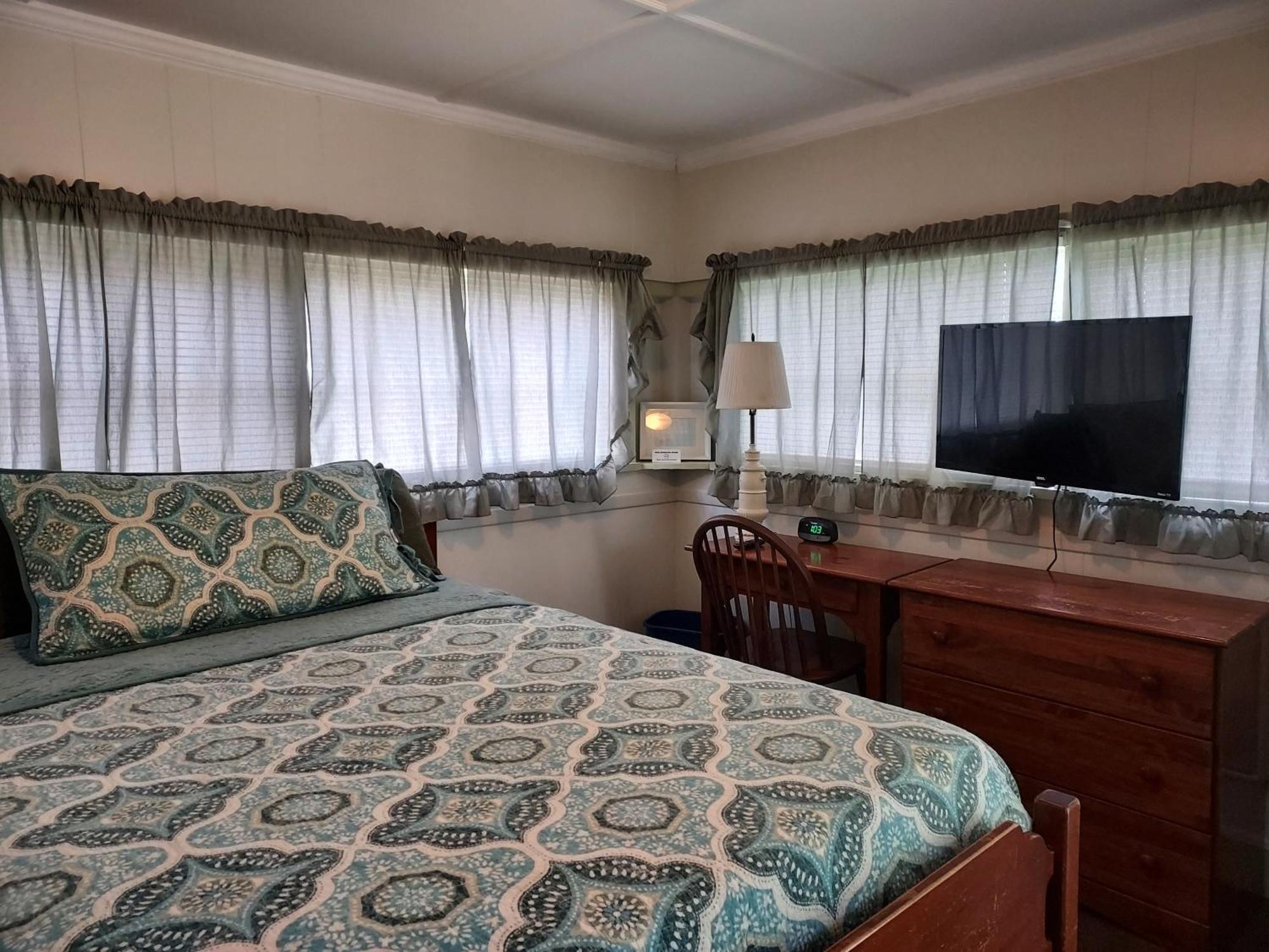 Serenity Motel Shaftsbury Extérieur photo